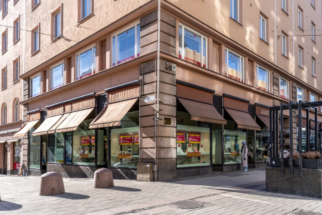 Yliopistonkatu 24 liiketilan julkisivu